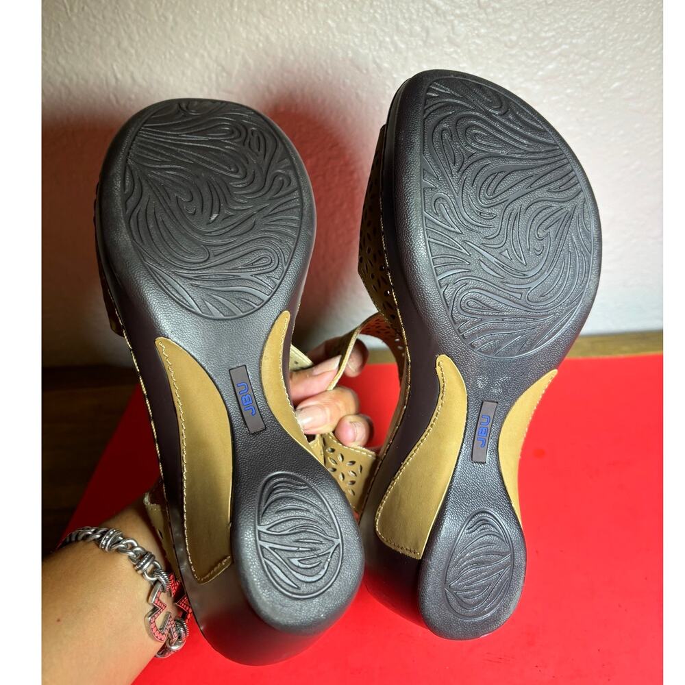 Jbu Memory Foam Chloe Sandals Size 10 M - image 6